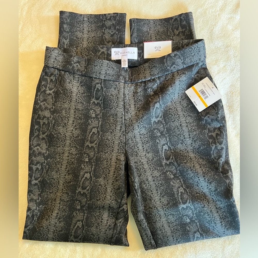 RAFAELLA Size SP Gray and black in color